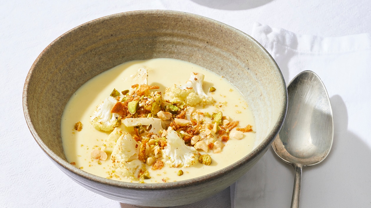 Geroosterde Bloemkoolsoep Met Vadouvan En Dukkah Recept